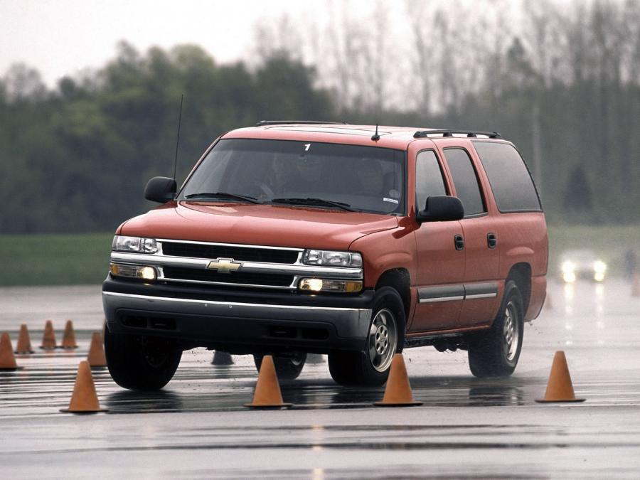  Chevrolet Suburban 2003 года  (фото 4 из 8)